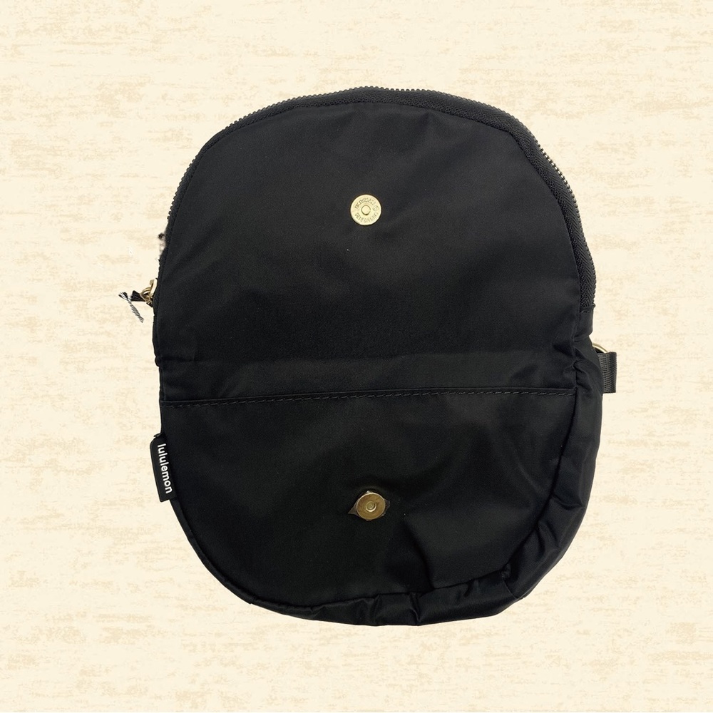 Lululemon All Night Festival Bag 2L (Black/Gold) - Picture 6 of 7
